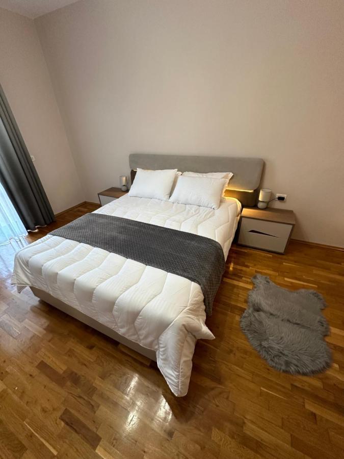 Villa Malo Guesthouse Korce Extérieur photo