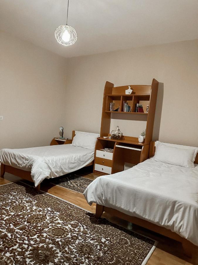 Villa Malo Guesthouse Korce Extérieur photo