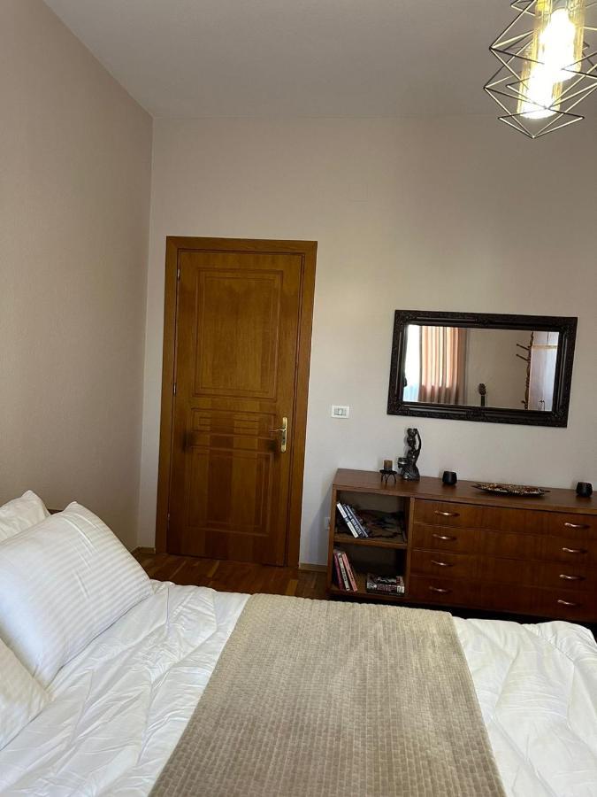 Villa Malo Guesthouse Korce Extérieur photo